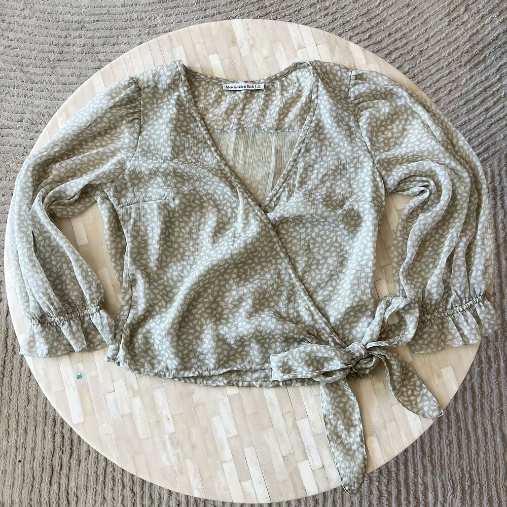 Abercrombie & Fitch Women’s Chiffon Wrap Blouse Sage Green Small EUC Ruched